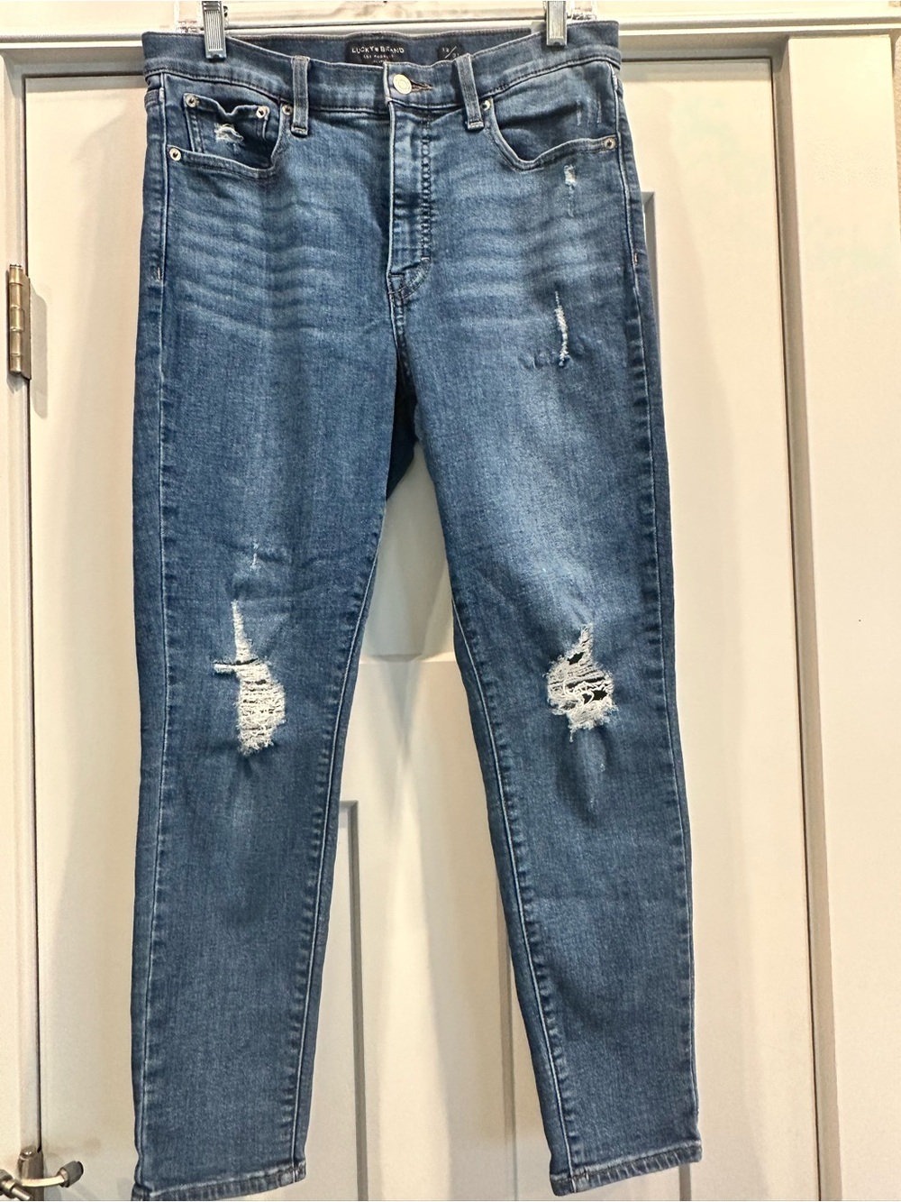 Lucky Brand Distressed Jeans – Women’s 12/31